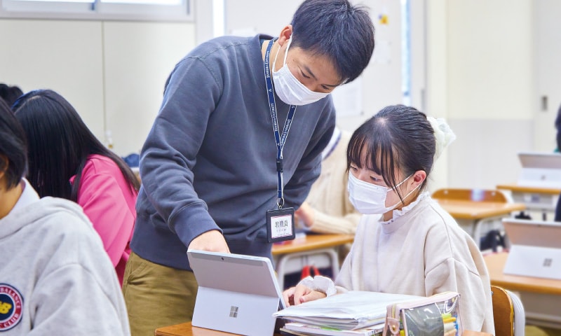 高校2年次、3年次にTOEICを受験し、卒業後にも役立つ英語力の育成に励みます。